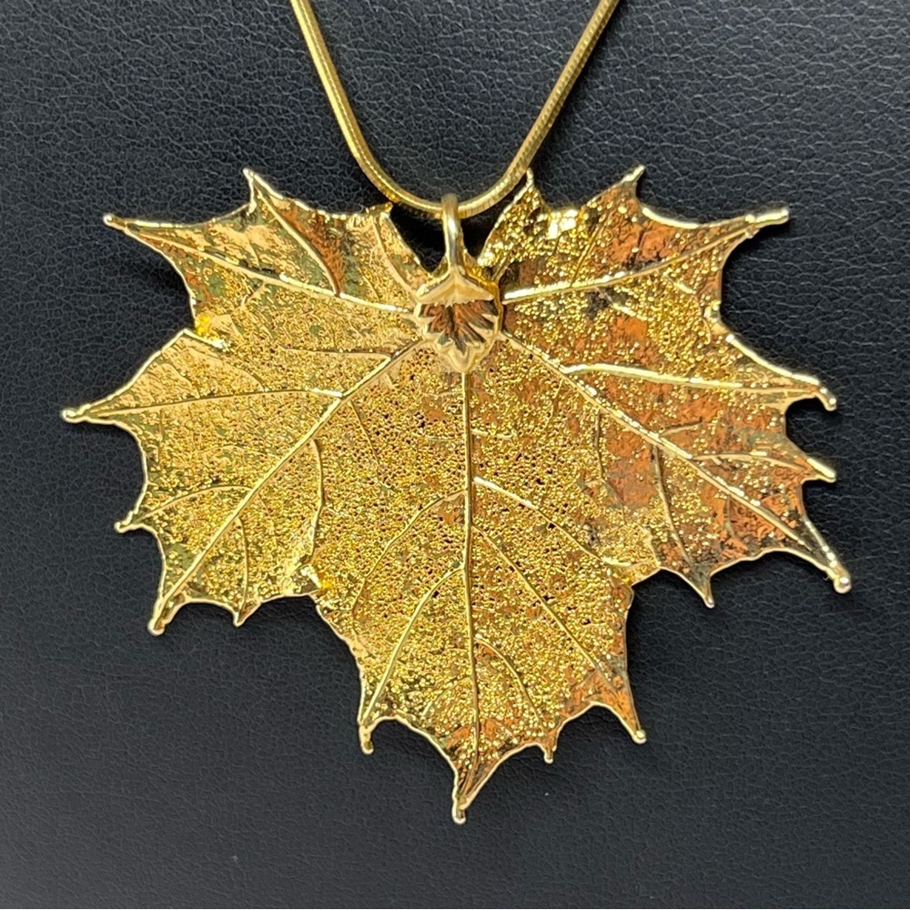 VALLE Real Sugar Maple Leaf Pendant Necklace 17"